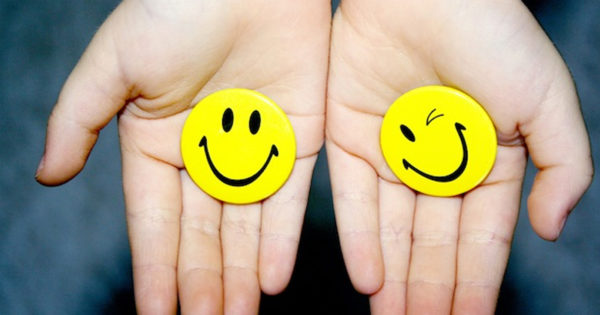 Zece lucruri simple care te pot ajuta sa faci un om fericit, merita sa incerci