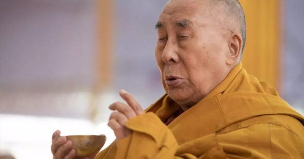 Dalai Lama ne ofera 5 sfaturi care ne vor ajuta in urmatorii ani sa ne gasim fericirea