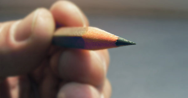 Omul este asemenea unui creion… se consuma incet incet in timp ce isi scrie povestea vietii…