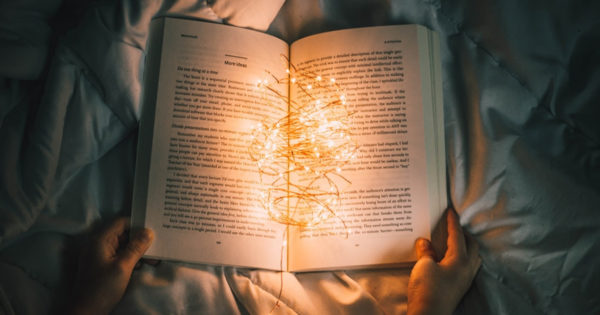 15 motive pentru care este bine sa citim, cat de mult iti schimba viata atunci cand compari ideile tale cu ideile altor persoane – „Odată ce înveți să citești, vei fi pentru totdeauna liber”