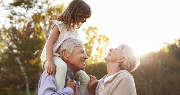 Dragostea bunicilor rămâne chiar și după ce părăsesc această lume… Ei trăiesc mereu în inimile noastre