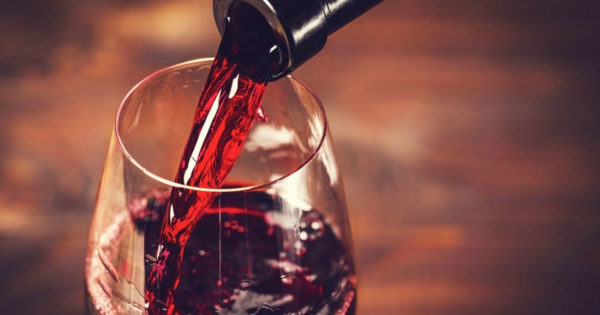10 beneficii uimitoare pe care le aduce un pahar de vin roșu pe zi