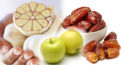 Usturoi, curmale și mere: trei alimente necesare pentru o sănătate de oțel