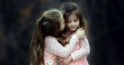 O soră este mai mult decât o simplă prietenă, este o parte a inimii noastre