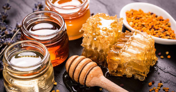 Ce se va întâmpla cu corpul tău dacă începi să mănânci miere în fiecare zi? Dezvăluim principalele semne!