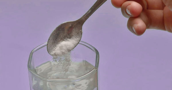 Fiecare femeie ar trebui să cunoască aceste 11 trucuri pe care le poți face cu bicarbonatul de sodiu