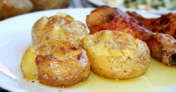 Un fel de mâncare incredibil de delicios din bucătăria portugheză. Acum îmi plac și mai mult cartofii copți!