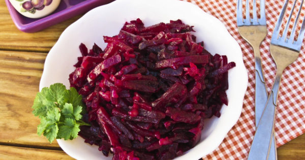 5 cele mai bune salate de sfeclă roșie care îți vor întări creierul, inima și vasele de sânge