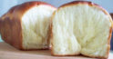 Pâinea cu lapte este atât de moale și fragedă încât seamănă cu vata de zahăr: se topește pe limbă…