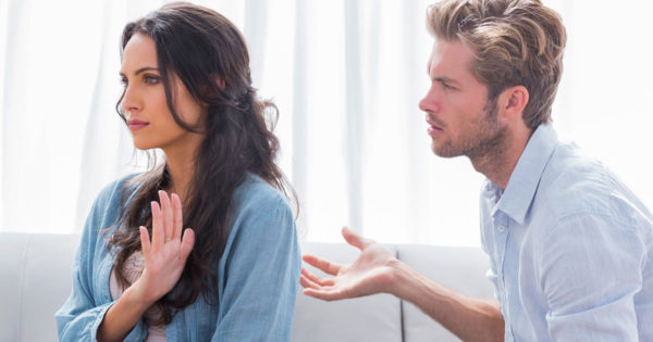 5 semne de alarmă că o femeie nu își mai iubește partenerul de viață