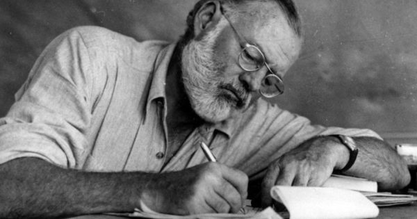 „Bărbații își doresc mereu o femeie nouă: una care…” cuvintele înțelepte ale lui Ernest Hemingway care vor schimba oamenii