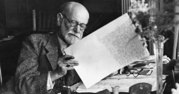 Un om inteligent niciodată nu dezvăluie despre el două lucruri: un sfat de la Sigmund Freud