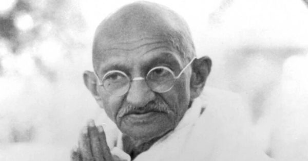 “Cu cât ai fost mai mult singur, cu atât… ” Cuvintele lui Mahatma Gandhi, pe care fiecare ar trebui să le citească.