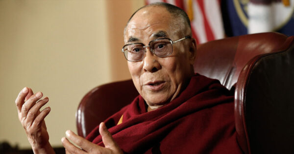 De ce nu sărbătoresc înțelepții ziua lor de naștere? – a explicat Dalai Lama